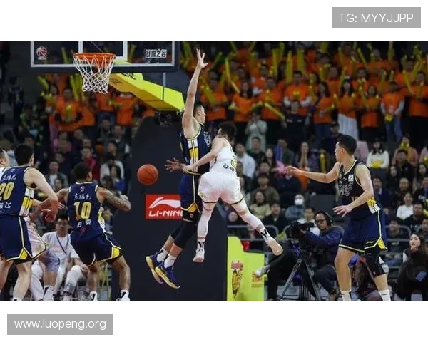 鞍山保罗18分钟砍14分闪耀