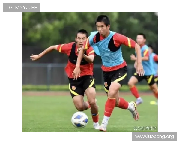 移师广州继续集训，中国男足19日出征新西兰.