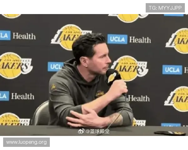 雷迪克谈防守失误:专注詹姆斯进攻策略 雷迪克谈防守失误:专注詹姆斯进攻策略